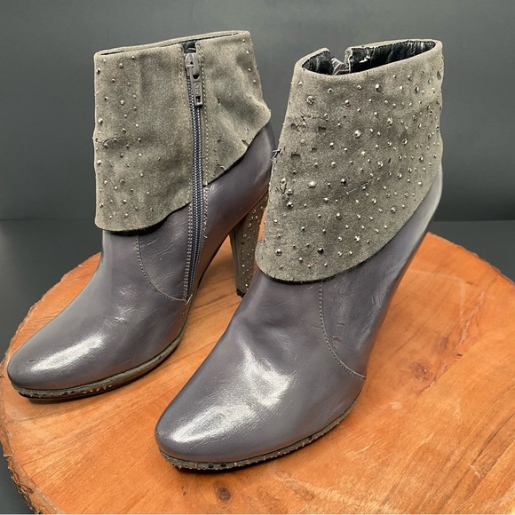 Vtg MCP Women’s Size 7 Gray/ Sliver Leather Rhinestones 4” Heel Zip Ankle Boots - Picture 7 of 9